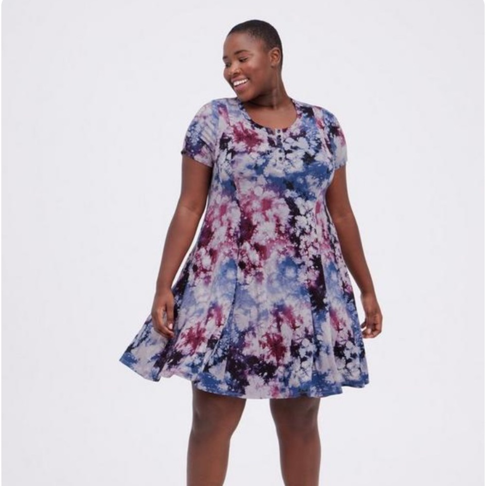 Torrid Henley Fit & Flare Dress - Super Soft Tie-Dye size 2, with pockets!
